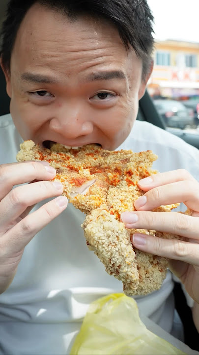 Trying Uncle Bob Ayam Gunting! #reallygoodornot #hungrysam #foodreview #ayamgunting