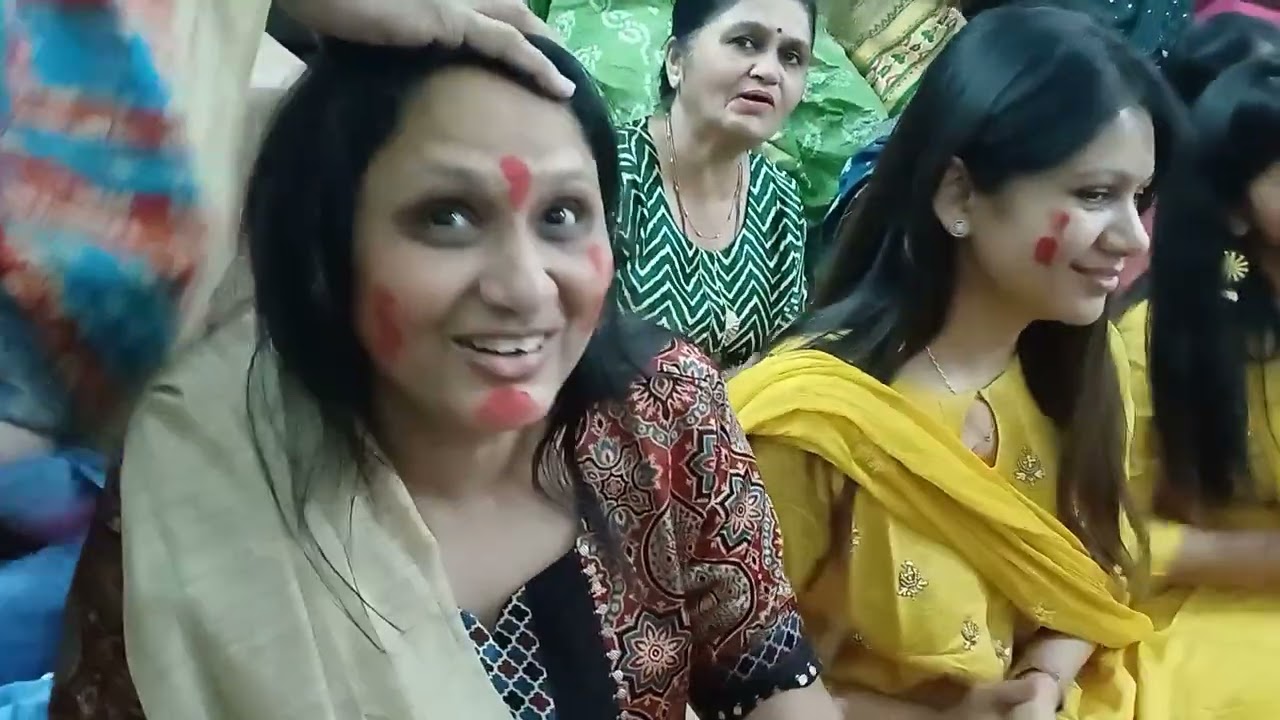 ભજન નીચે લખ્યું છે જોરદાર ભજન ગાયું ખુબ મઝા આવશે.ગુલાબનો. ગોટો ચુંટીને લીધો.શ્રી સખીભજન મંડળ.જયશ્રી.