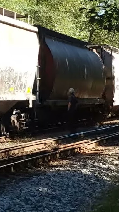 how to catch hoppers on the fly (hopping freight trains 101)