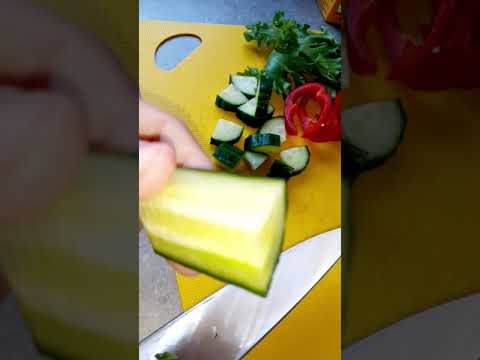 Video: Kuinka Tehdä Vihannes Salaattia