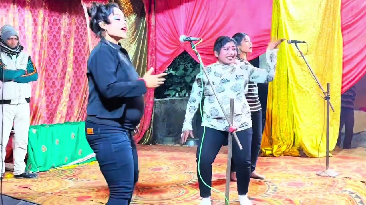 खजूरी गोपालपुर का मेला आयोजन सुंदर से गीत का आनंद लेते हुए 🤭😇😇😇