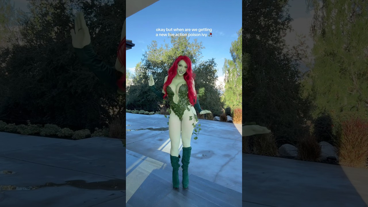 AND MAKE HER AND HARLEY KISS #poisonivy #harleyquinn #cosplay #dcu