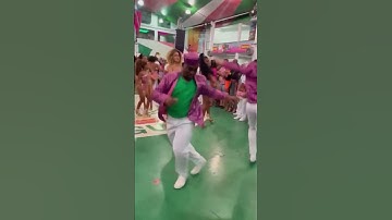 Thumbnail of Passistas da Mangueira 2023 no Ensaio Show da Estação Primeira de Mangueira 💚💕