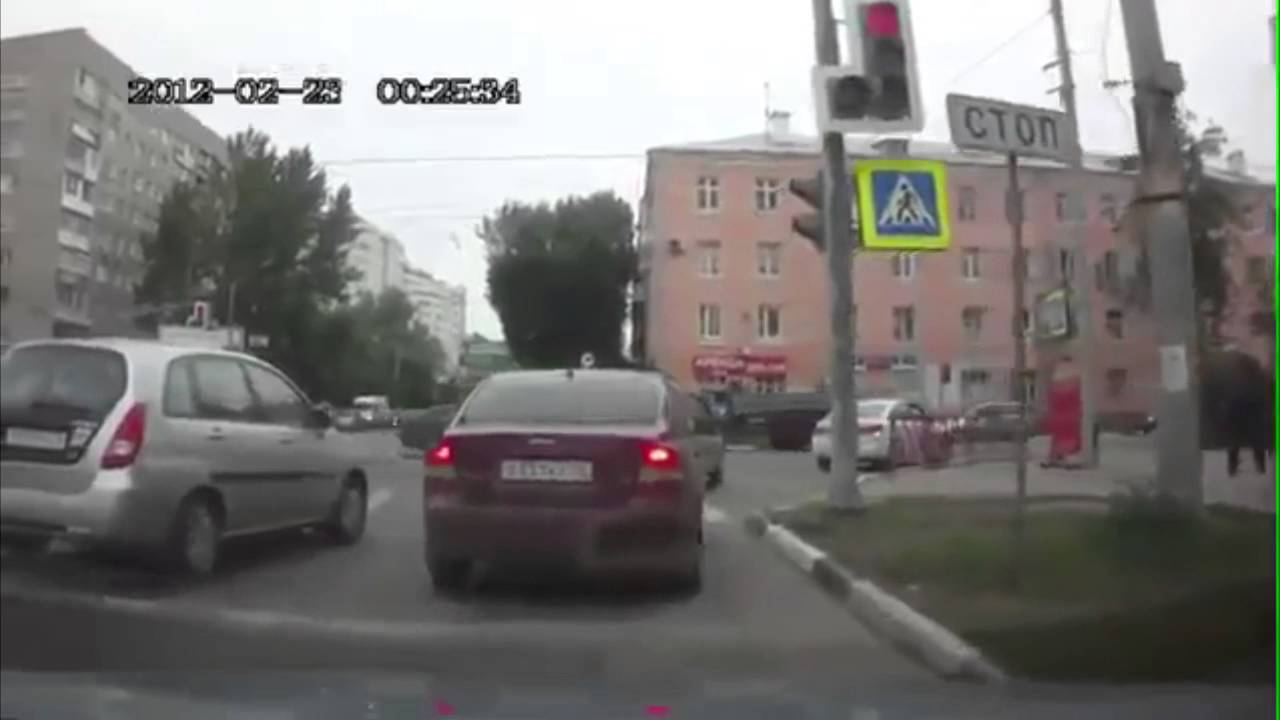 3 Crashes in 30 seconds / How to drive a car in RUSSIA MUST SEE - YouTube