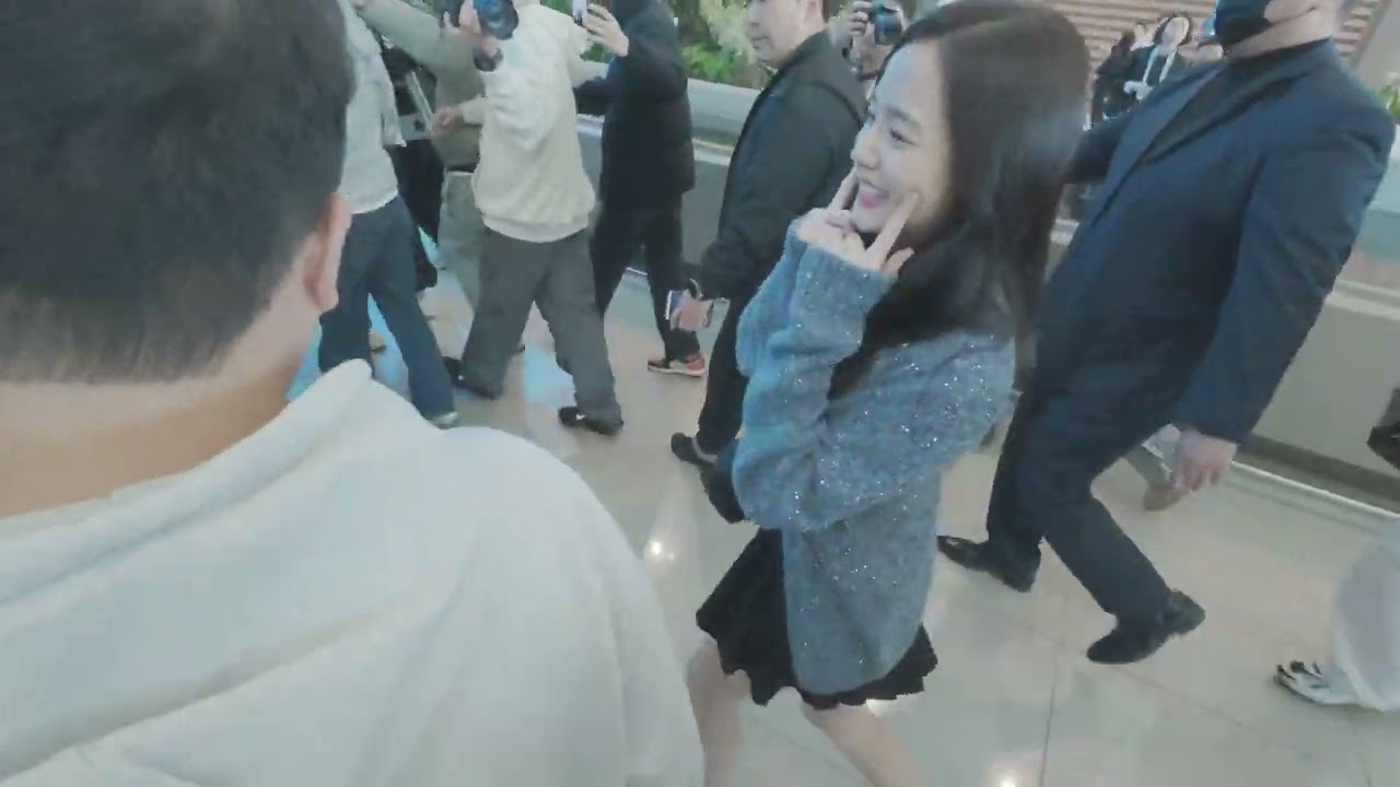 2026년2월27일 인천 제2여객터미널  걸그룹 블랙핑크 지수님  멋진패션을뽑내며 파리 패션위크 가고있네요