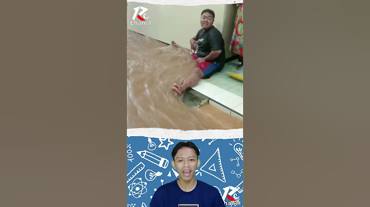 cara unik pria ini menghalangi air banjir agar tidak masuk kedalam rumahnya