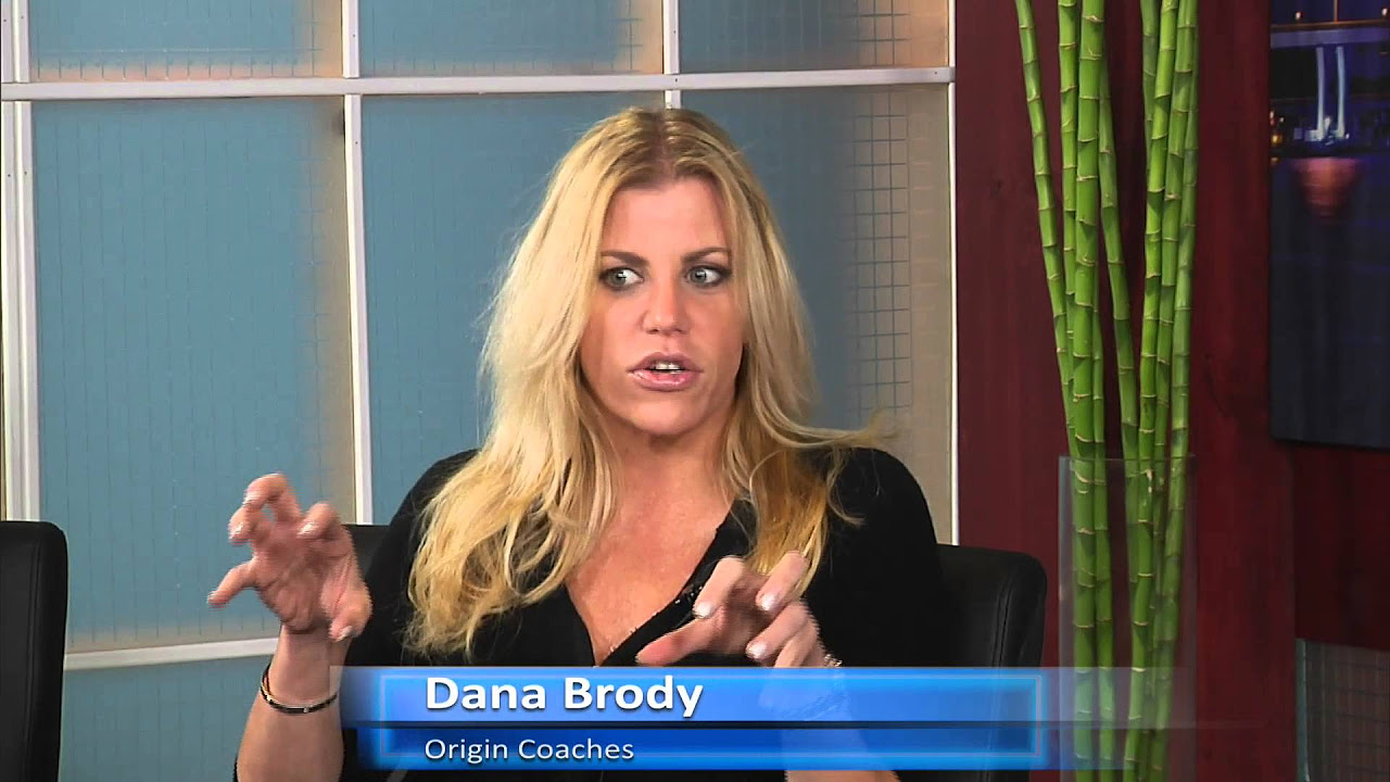 Dr Farshchian interviewing Dana Brody at the Arthritis Show