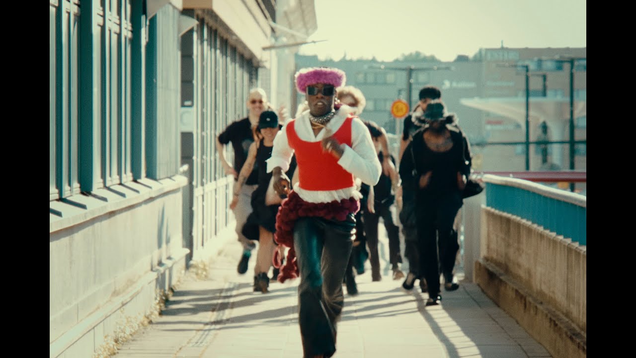 Watch Grande Mahogany - Spaceboy Pinkhead (Official Video) on YouTube Watch Grande Mahogany - Spaceboy Pinkhead (Official Video) on YouTube