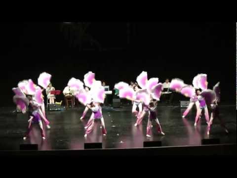 Chinese folk dance: Flying Kites 放风筝 (春意滿山崗 The Awaking of Spring Comes to Hills)