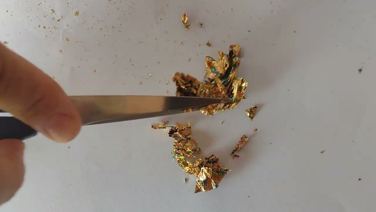 Dicas de como picotar folhas de ouro para decorar unhas😍
