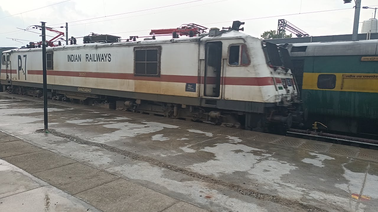 Lucknow New Delhi Gomti Express Departing Lucknow NR gzbwap7 lucknow-new-delhi-gomti-express-departing-lucknow-nr-gzbwap7