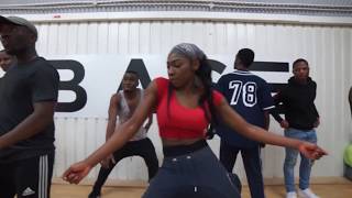 GuiltyBeatz x Mr Eazi - Akwaaba | Patience J Choreography | Afro In Heels Resimi