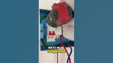 Deze keer heb ik een busbar gebruikt voor het verdeelpaneel.