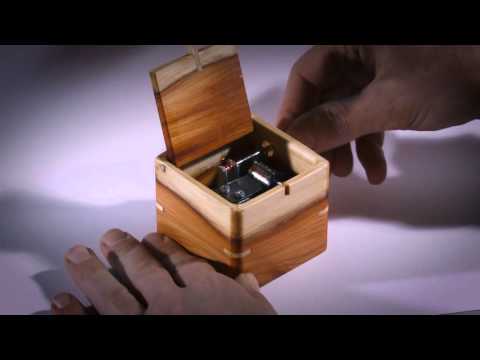 LA VALSE D'AMELIE. Music box from city wood of Holland