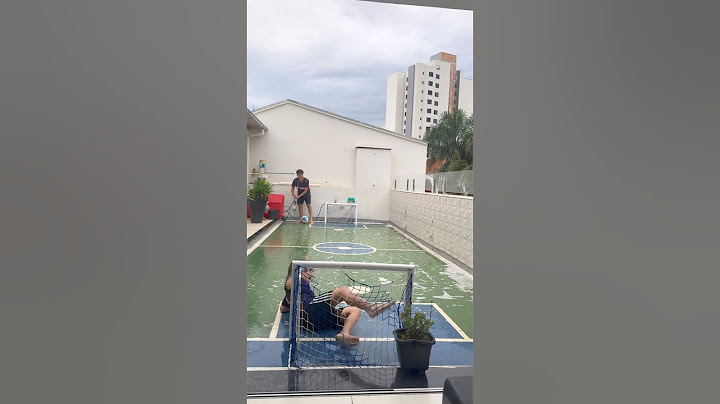MEU IRMÃOZINHO SE MACHUCOU FEIO JOGANDO FUTEBOL NO SABÃO! 😱