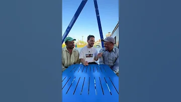 بنوزع شماسي ببلاش عشان الناس اللي ماشية في الشمس حرانة انت البلوجر 
