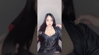 Lbg V4 - Alma Tobrut Sange Pamer Tt Dan Paha Mulus Lingerie Hitam