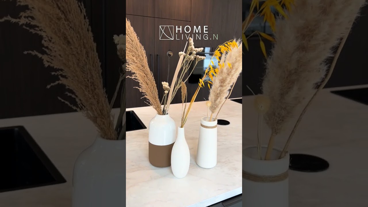 Bolle vaas met smal toelopende hals. - Swan Market | Conceptstore voor Creatieve Kado's Bolle vaas met smal toelopende hals. - Swan Market | Conceptstore voor Creatieve Kado's