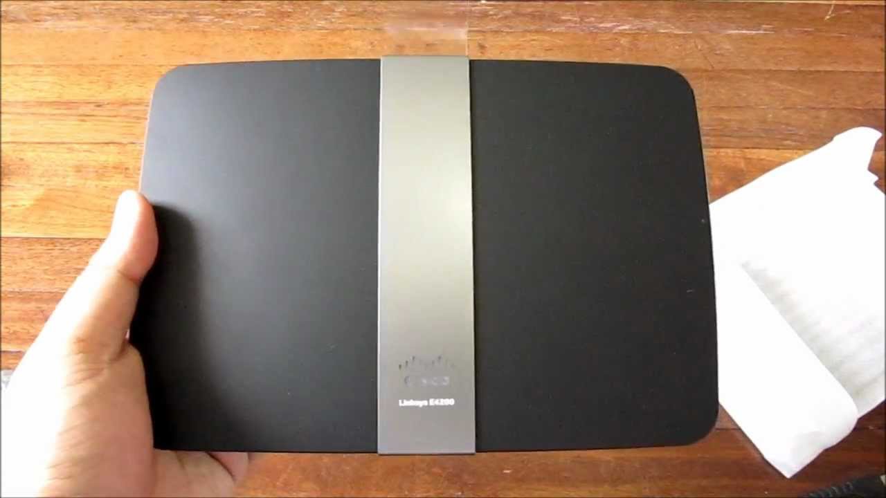 Cisco Linksys E4200 Unboxing - The Company's Flagship Wireless N Router