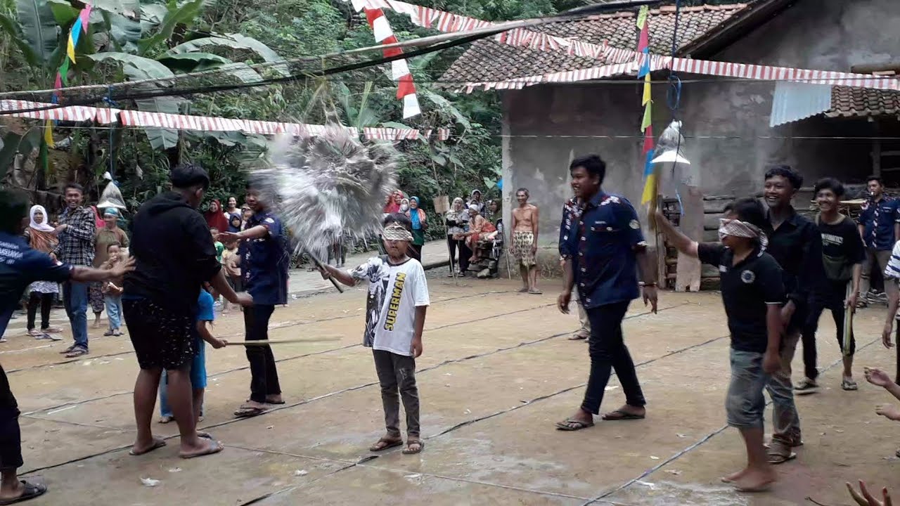 LOMBA PECAH AIR DALAM PLASTIK || HUT RI KE 77 🇮🇩 - YouTube