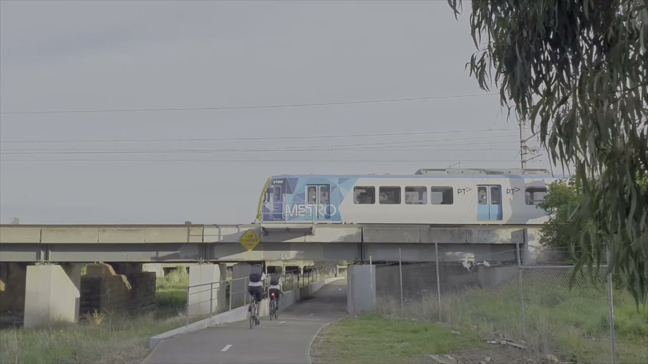 Werribee Line Trains between Hoppers Crossing and Williams Landing