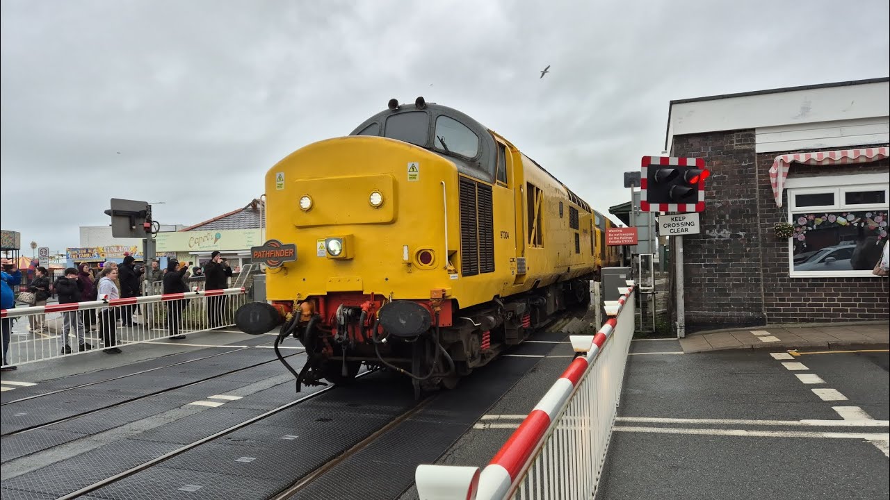*Cambrian Coast Express, Hangman, Barrier Delay* Barmouth South Level Crossing, Gwynedd