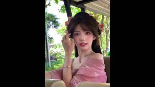 Xinxinye（欣欣）In Car#Chinesegirl#Beautiful #Hanfu #汉服#Hanfugirl #Китай