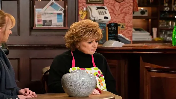 Coronation Street legend to quit cobbles in 10,000th episode