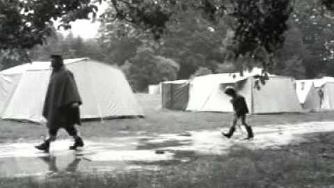 Regenoverlast voor vakantiegangers (1965)