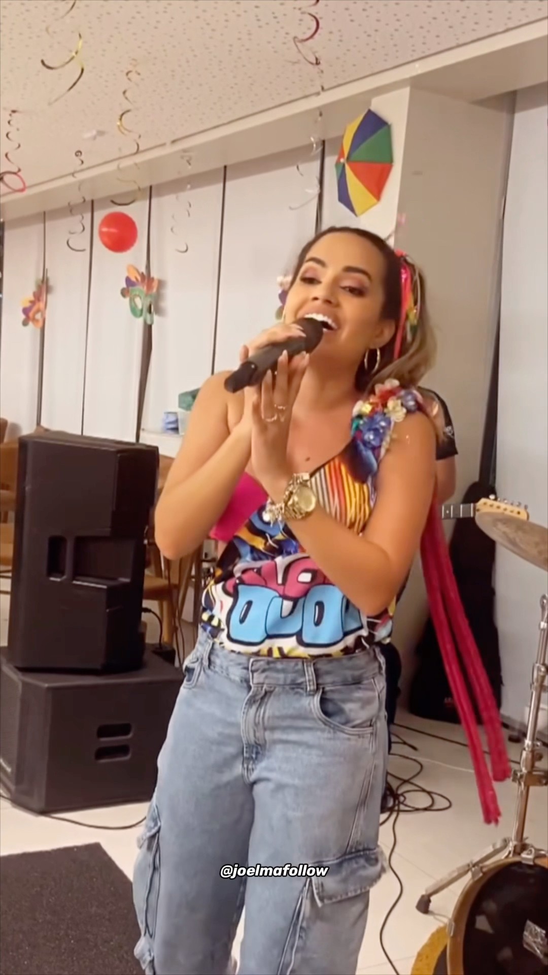 A filha mais velha da Joelma, Natália Sarraff, cantando música da mãe