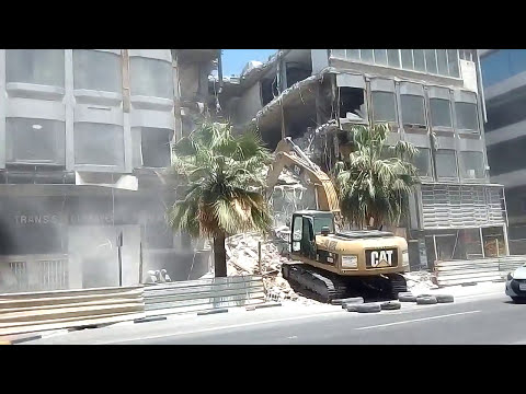 هدم عمارة تجارية في حي السوق حي الدواسر سيكو الدمام