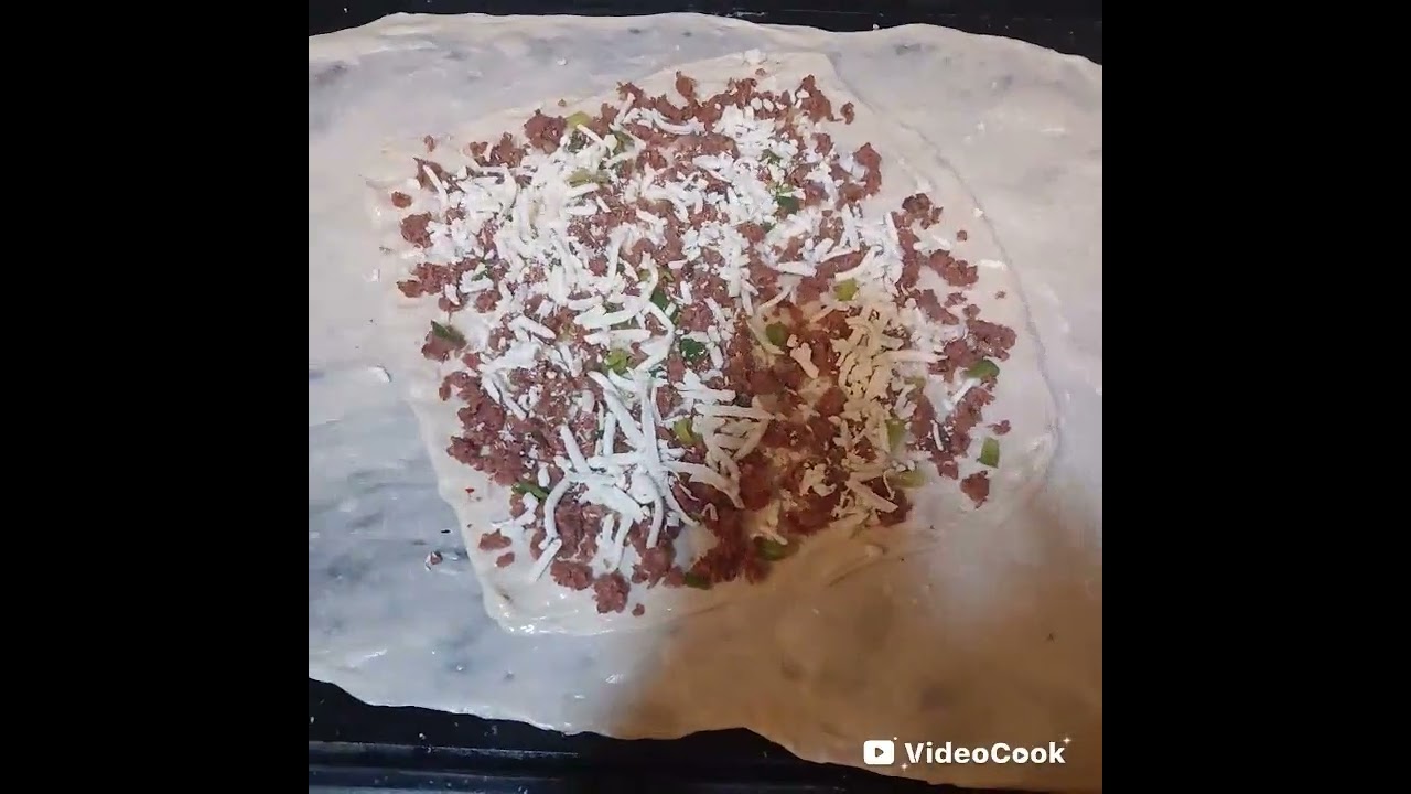 احلي فطير شرقي بالسجق🥰جربوا تحفه ✨👌👌#لايك_اشتراك_بالقناه_ليصلك_كل_جديد #yummy 