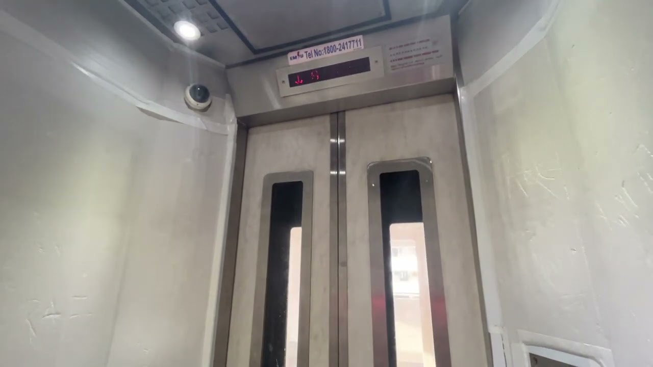 Block 82 Toa Payoh - Express traction elevator (the last of its kind)