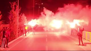 Fenerbahçeye Konyada Müthiş Karşılama. Meşale Ormanının Arasından Geçtiler