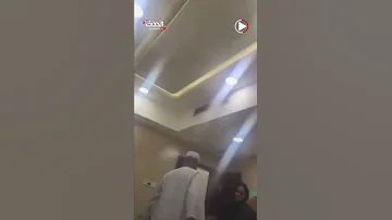 مشهد يغضب السودانيين البشير يتجول في مستشفى بكامل صحته 