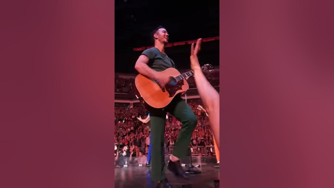 Jonas Brothers Joe Jonas Gotta Find You Columbus