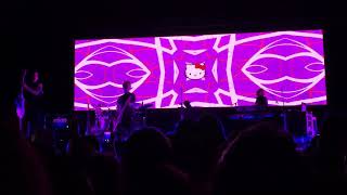 Avril Lavigne - Hello Kitty (Instrumental Interlude) screenshot 1