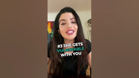 5 Secret Signs She Likes You