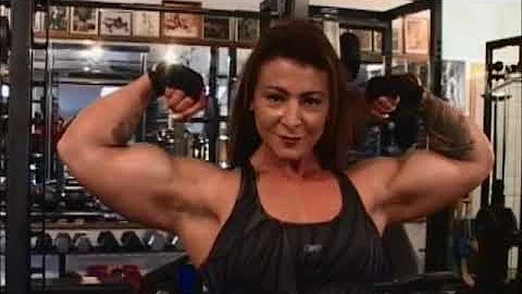 Female Bodybuilder Pam Howard - V697 Video Preview