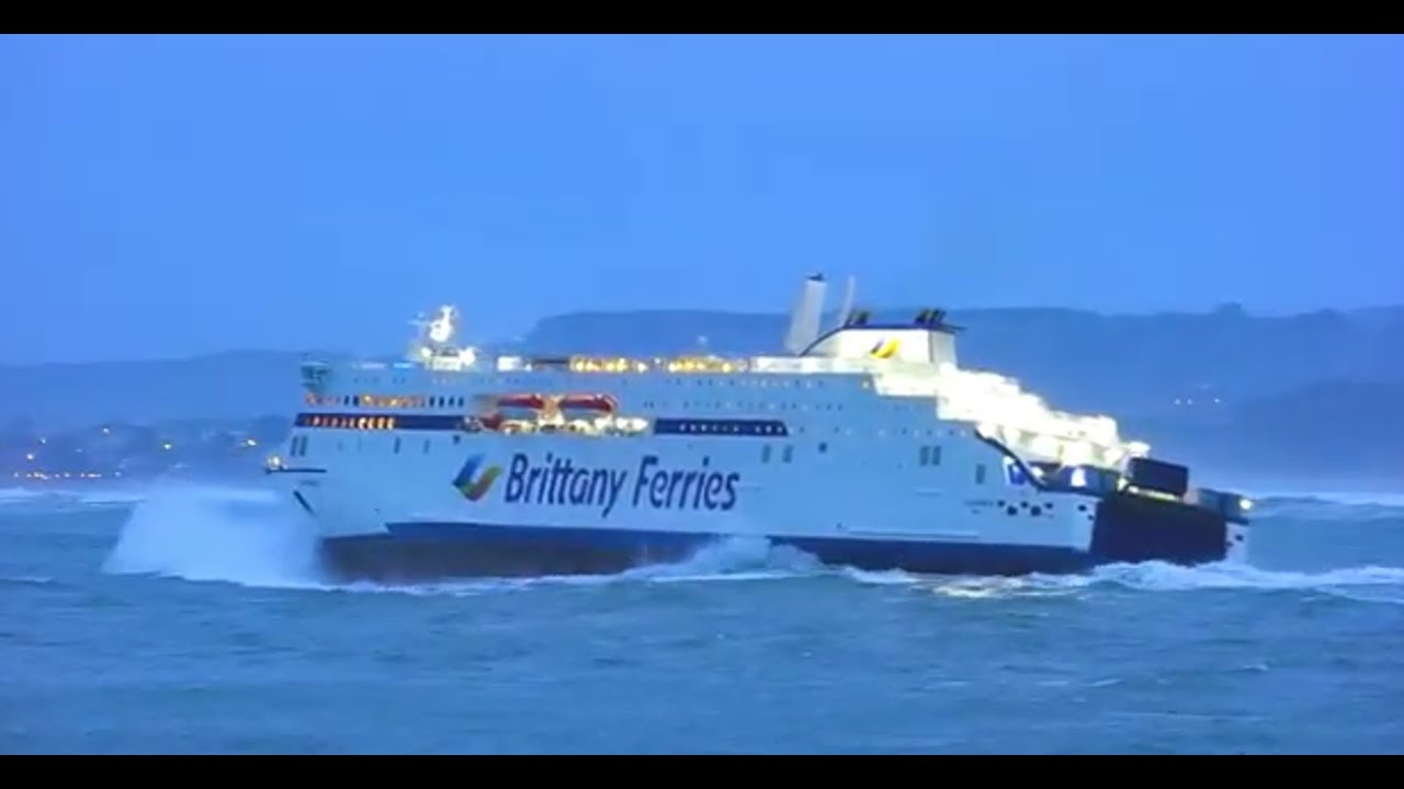😮¡Las olas casi vuelcan el Ferry! -  Saliendo de la Bahía de Santander con Temporal