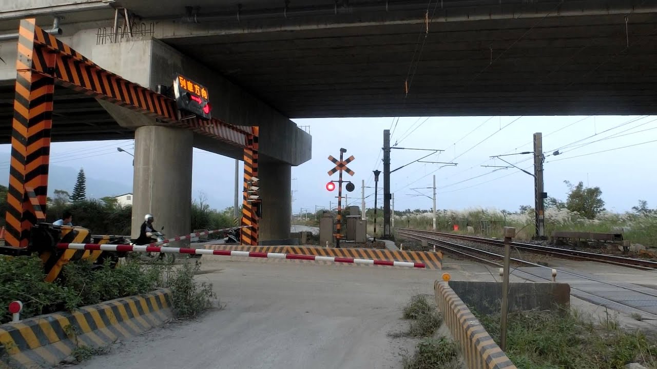 [平交道/踏切]台鐵181次PP自強號通過(豐村平交道)