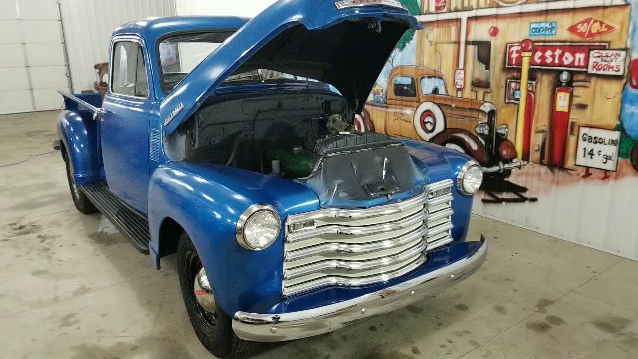Classic car: 1952 Chevrolet 3600