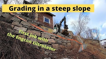 Grading a steep slope with the repaired Engcon tiltrotator