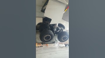 Airbus A330 main landing gear retraction test
