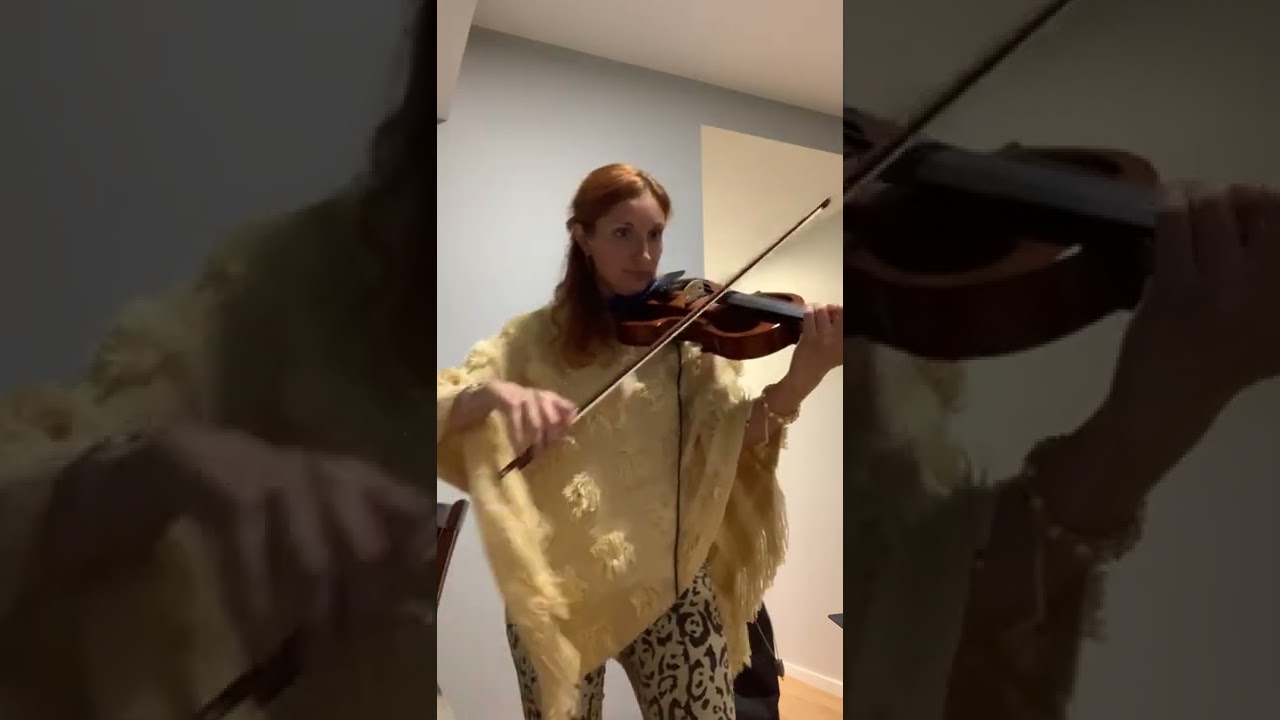 Ver My Favourite Folk Song - Minor Key Rendition en YouTube Ver My Favourite Folk Song - Minor Key Rendition en YouTube
