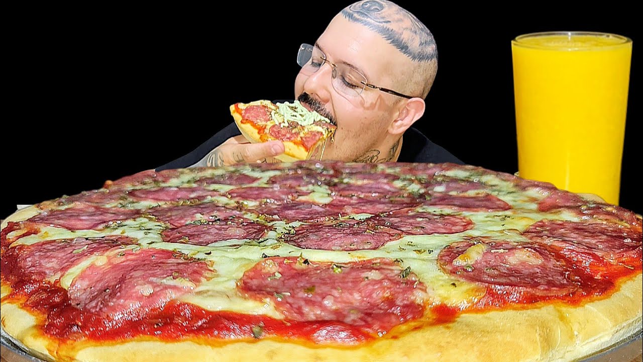 #562 COMENDO PIZZA MUITO RECHEADA COM MAIONESE CASEIRA.