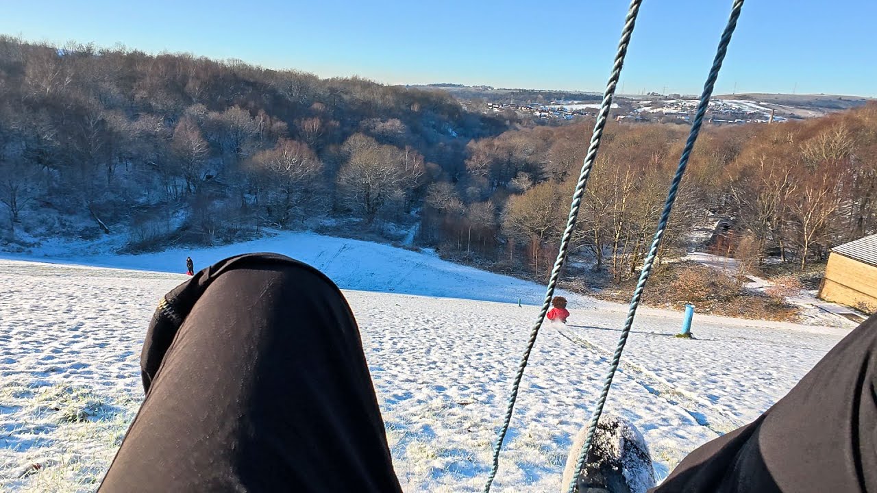 АВАРИЯ НА СНЕГУ В МАНЧЕСТЕРЕ - Санки разбились на обледенелом склоне!!