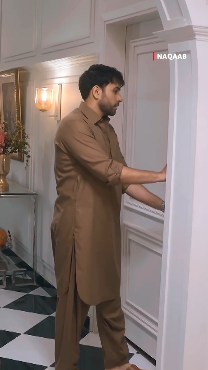 Room Lock hai? ? #naqaab #aliansari #shorts