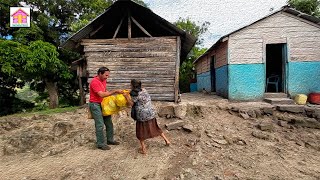 TODA SU VIDA DESCALZA Y SIN SALIR DE SU CASA