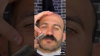 ابداع الحلاق في قص الشوارب 😍The creativity of the barber in cutting the mustache